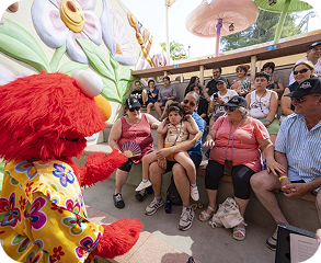 an image of a family in portaventura